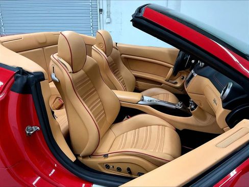 Used 2013 Ferrari California RWD image 12