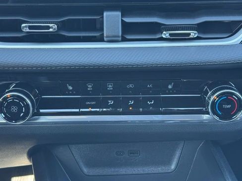 New 2026 Chevrolet Equinox LT w/ Safety and Technology Package AWD/4WD image 11
