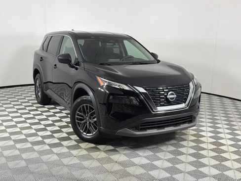 Used 2023 Nissan Rogue S AWD/4WD image 2