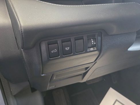 Used 2023 Subaru Ascent Limited image 11