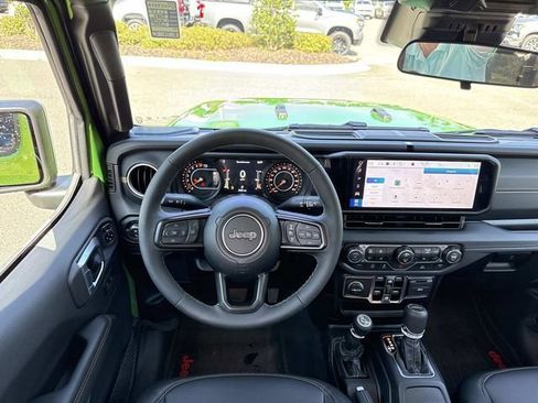 Used 2025 Jeep Gladiator Sport AWD/4WD image 13