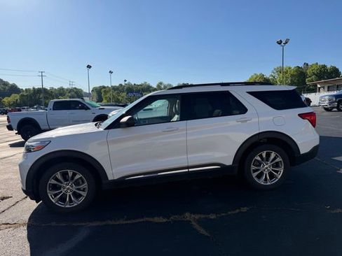 Used 2020 Ford Explorer XLT w/ Equipment Group 202A AWD/4WD image 4