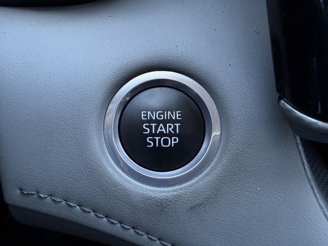 Used 2024 Toyota Highlander Platinum FWD image 19