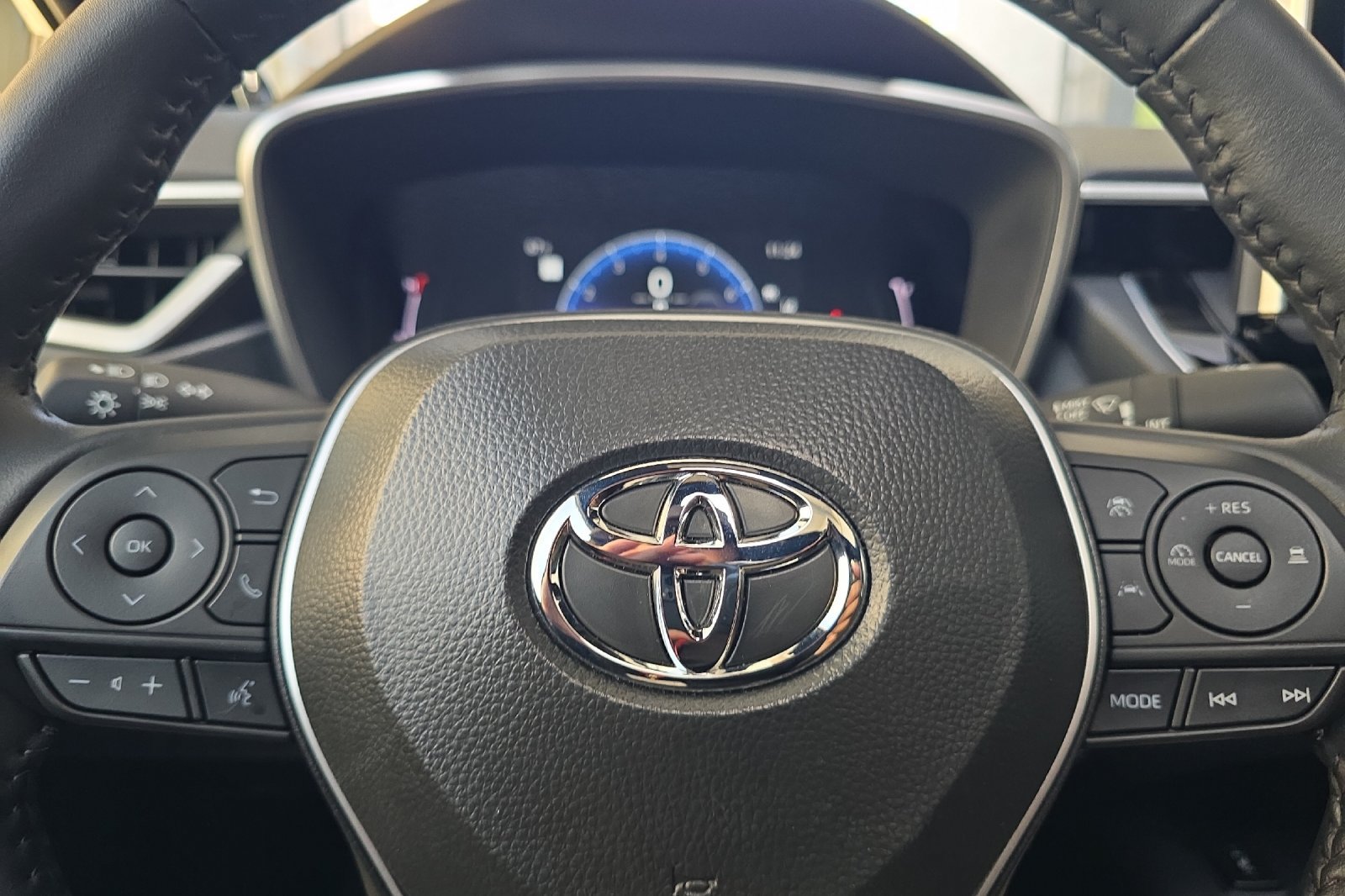 Used 2025 Toyota Corolla XSE FWD image 19