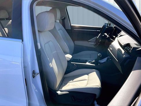 New 2025 Audi Q3 2.0T Premium image 11