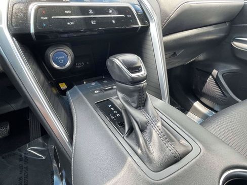 Used 2021 Toyota Venza XLE w/ Softex Package AWD/4WD image 34
