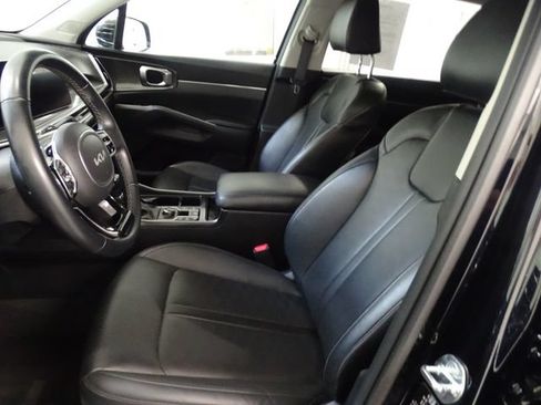 Used 2025 Kia Sorento S AWD/4WD image 2