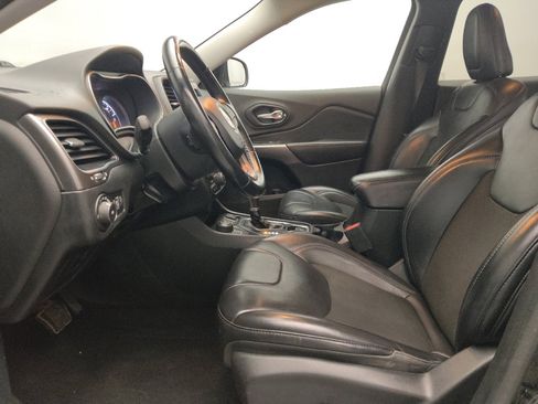 Used 2019 Jeep Cherokee Latitude Plus w/ Cold Weather Group image 17