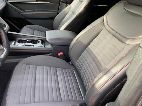 Used 2025 Ford Explorer ST-Line w/ ST-Line Street Pack image 17