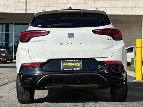 Used 2024 Buick Encore GX Sport Touring image 5