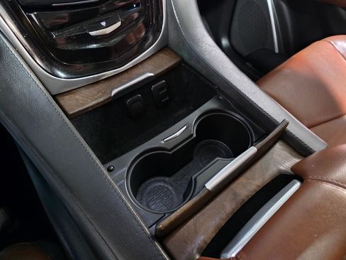 Used 2019 Cadillac Escalade Premium Luxury image 42