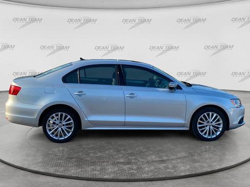 Used 2011 Volkswagen Jetta SEL FWD image 9