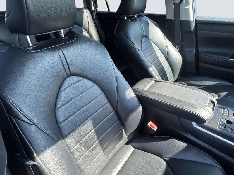 Used 2023 Toyota Highlander XLE AWD/4WD image 26