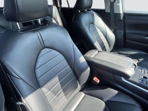 Used 2023 Toyota Highlander XLE AWD/4WD image 26