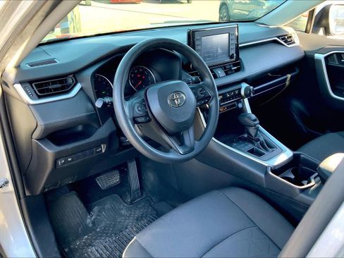 Used 2020 Toyota RAV4 XLE image 17