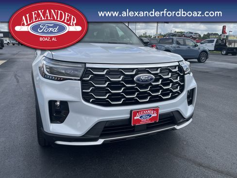 Used 2025 Ford Explorer Platinum w/ LUX Leather Package AWD/4WD image 5