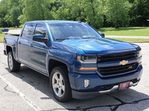 Used 2018 Chevrolet Silverado 1500 LT w/ Texas Edition AWD/4WD image 3