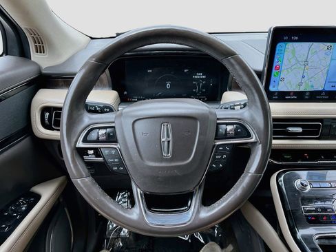 Used 2023 Lincoln Nautilus Reserve AWD/4WD image 11