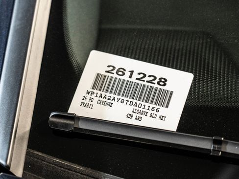 Certified 2026 Porsche Cayenne AWD/4WD image 29
