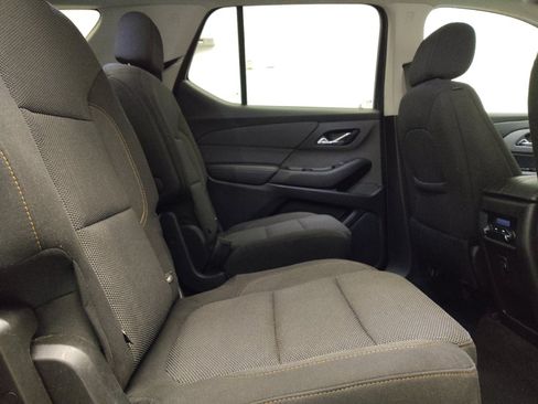 Used 2021 Chevrolet Traverse LT FWD image 19