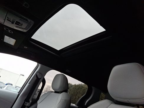 Certified 2025 Toyota Sienna XSE image 14