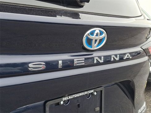 Certified 2024 Toyota Sienna Platinum image 4
