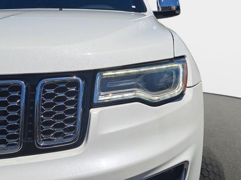 Used 2017 Jeep Grand Cherokee Overland AWD/4WD image 31