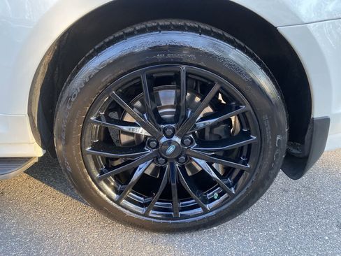 Used 2020 Land Rover Range Rover Sport SVR image 18