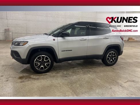 Used 2025 Jeep Compass Trailhawk image 10