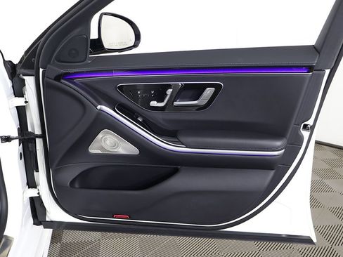 Used 2022 Mercedes-Benz S 500 4MATIC w/ AMG Line Package image 29