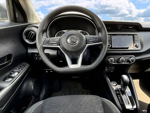 Used 2021 Nissan Kicks S image 10