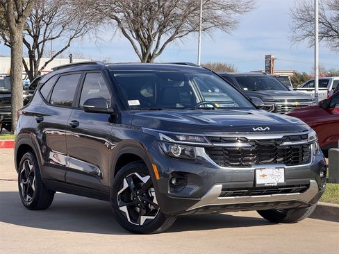 Used 2025 Kia Seltos S image 2