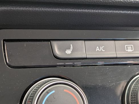 Used 2023 Volkswagen Taos SE image 31