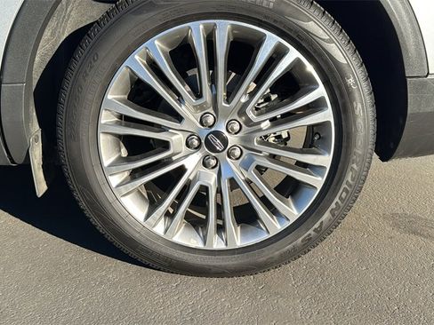 Used 2017 Lincoln MKX Reserve w/ Lincoln MKX Climate Package image 8