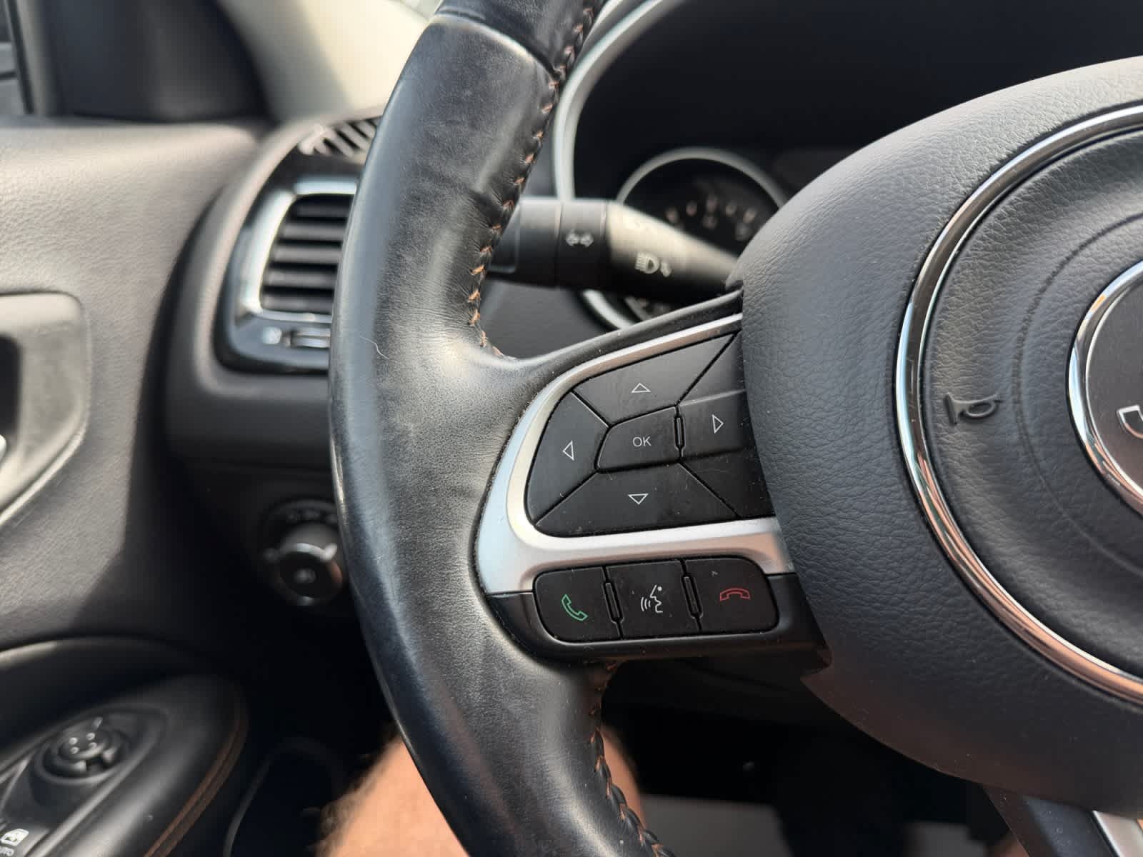 Used 2018 Jeep Compass Limited w/ Navigation Group AWD/4WD image 29