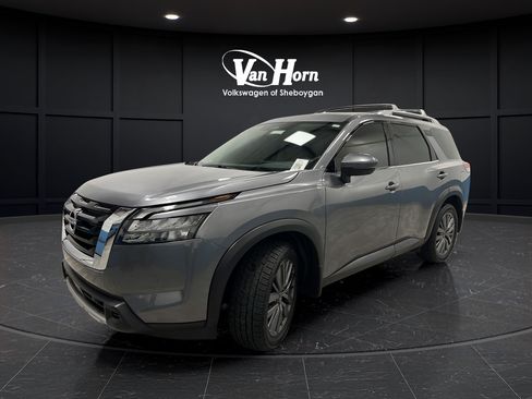 Used 2025 Nissan Pathfinder SL w/ SL Premium Package AWD/4WD image 3