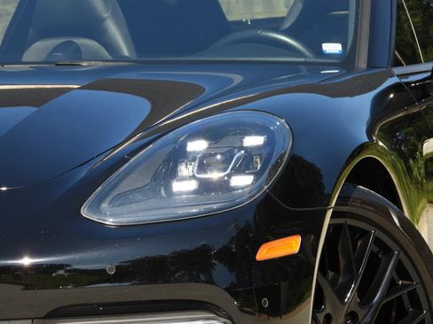 Used 2017 Porsche Panamera RWD image 4