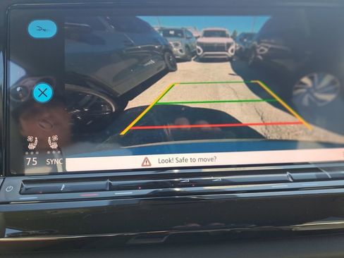 New 2026 Volkswagen Atlas SE image 11