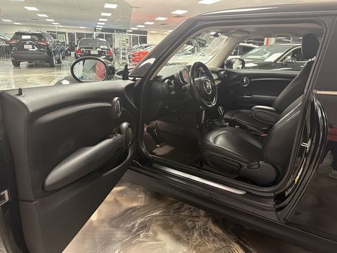 Used 2020 MINI Cooper 2-Door Hardtop FWD image 17
