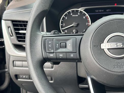 Used 2023 Nissan Rogue SV image 30