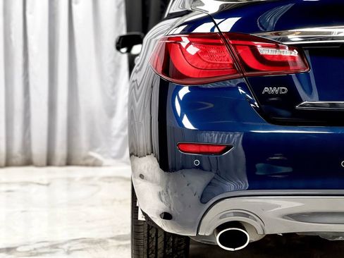 Used 2019 INFINITI Q70 Luxe image 14