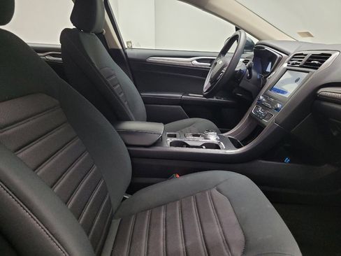 Used 2020 Ford Fusion SE image 21