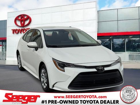 Used 2024 Toyota Corolla LE image 1