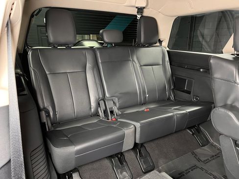 Used 2023 Ford Expedition XLT image 17