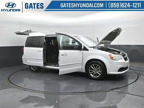 Used 2016 Dodge Grand Caravan SE image 47