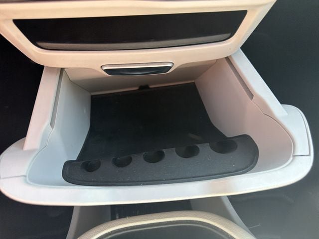 Used 2023 Chrysler Pacifica Touring-L FWD image 36