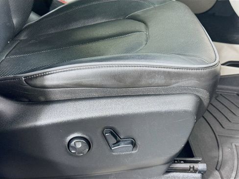 Used 2020 Chrysler Pacifica Limited image 23