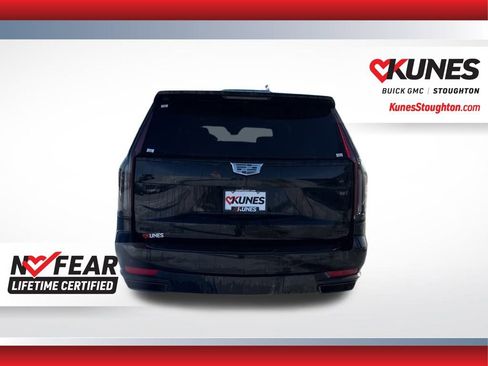 Used 2024 Cadillac Escalade ESV Sport Platinum w/ LPO, ONYX Package image 9