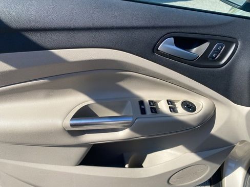 Used 2017 Ford Escape SE w/ SE Cold Weather Package image 17