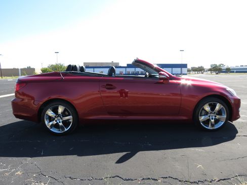 Used 2010 Lexus IS 250C image 4